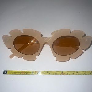 Beige candy flower eye sunglasses